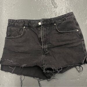 ZARA SZ 10 Black Denim Shorts Dostressed Hem